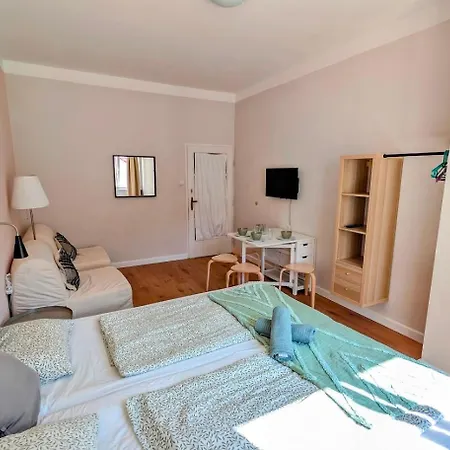 Flat In Zizkov -401- Lägenhet Prag