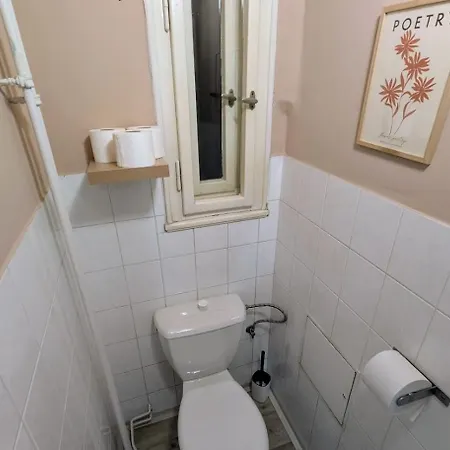 Flat In Zizkov -401- Апартаменты *