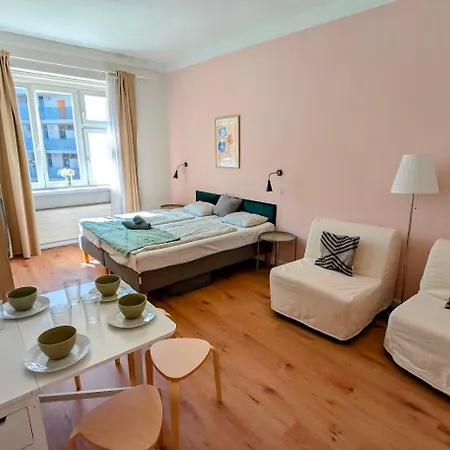 아파트 Flat In Zizkov -401- *